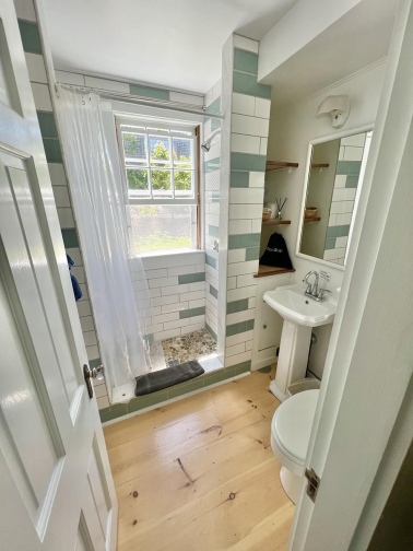 Mariner Hesper Bathroom